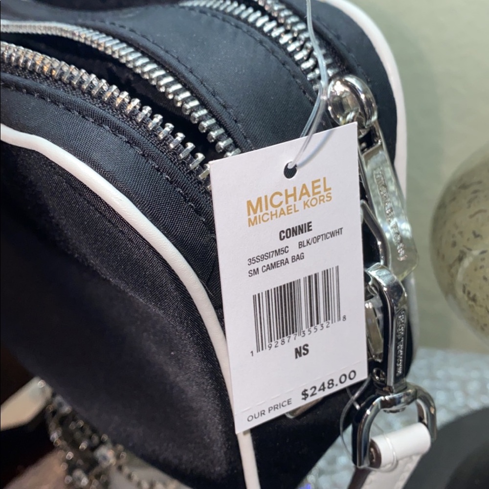 Authentic Michael Kors “CONNIE” shoulder/ crossbody bag $130 - Picture 4 of 5